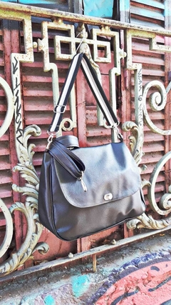 ART. 8007 BANDOLERA DE EXCELENTES DIMENSIONES EN "PU NEGRO SINTETICO" - comprar online