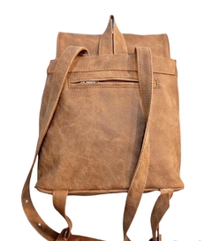 ART. 9031 MOCHILA MEDIANA EN "PU SINTETICO VISON/SUELA EFECTO GASTADO" en internet