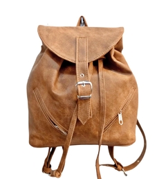 ART. 9031 MOCHILA MEDIANA EN "PU SINTETICO VISON/SUELA EFECTO GASTADO"