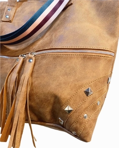 Art. 9015 | BOLSO GRANDE EN "PU SINTETICO VISON/SUELA EFECTO GASTADO" en internet