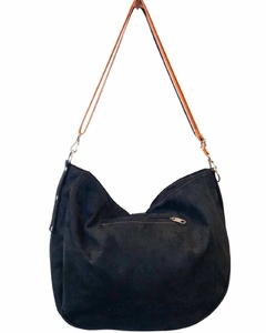 ART 5055 | BANDOLERA GRANDE EN "GAMUZA SINTETICA NEGRA" - Carteras Urbana Bs. As. 