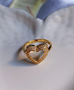 Anel com detalhe e Pedras de Zircônias Folheado com 1 milésimo de Ouro - - (cópia) - comprar online