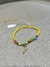 pulsera amarilla alita y detalles de colores