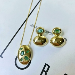 Brinco Elipse Pedra Verde Lapidação Cabochão Folheado a Ouro - comprar online