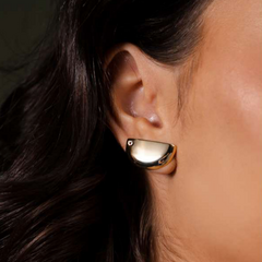 Imagem do BRINCO SEMICÍRCULO METAL LISO COM ZIRCÔNIA FOLHEADO A OURO