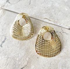 BRINCO REDE DESIGN CONTEMPORÂNEO FOLHEADO A OURO 18K