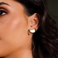 BRINCO SEMICÍRCULO METAL LISO COM ZIRCÔNIA FOLHEADO A OURO na internet