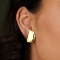 Imagem do BRINCO SEMICÍRCULO METAL LISO COM ZIRCÔNIA FOLHEADO A OURO