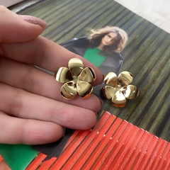 BRINCO FLOR MARGARIDA FOLHEADO A OURO 18K - comprar online