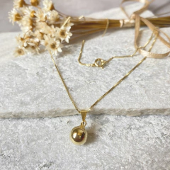 GARGANTILHA PINGENTE BOLA LISA METAL FOLHEADA A OURO 18K - comprar online