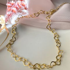 GARGANTILHA CHOKER CORRENTE CORAÇÕES  BANHO OURO SEMIJOIA