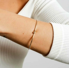 PULSEIRA BRACELETE ARO FINO NÓ INSPIRAÇÃO BANHO OURO SEMIJOIA - comprar online