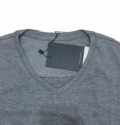 Remera Basica Escote V