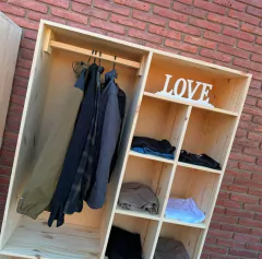 Vestidor macizo con cajones en internet