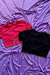 Cropped de manguinha com detalhe de correntes estilo moda gringa - comprar online