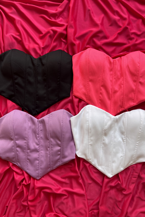 Cropped espartilho de bico estilo moda gringa