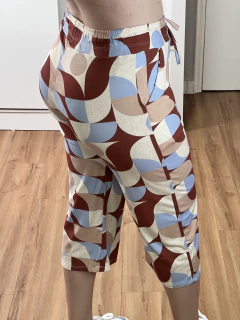 Calça Pantacourt Geo na internet