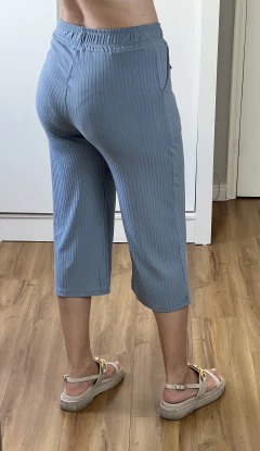 Calça Pantacourt Canelada Jeans na internet