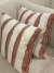 ALMOHADON ROSA Y BLANCO - comprar online