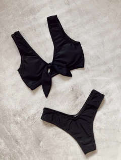 Bikini nudo conjunto en internet