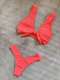 Bikini nudo conjunto