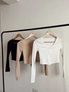 Remera ml con botones en internet
