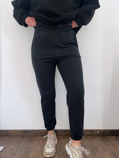 Essential Jogger - tienda online