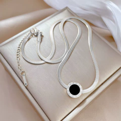 Colar Número Romano Simone - comprar online