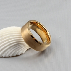 Unidade Aliança em Tungstênio Chanfrada 8 mm Folheada a Ouro na internet