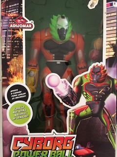 Boneco cyborg