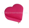 Puff banqueta banquito corazón pana o cuero vinílico con patas de madera (PC111M)