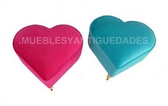 Imagen de Puff banqueta banquito corazón pana o cuero vinílico con patas de madera (PC111M)