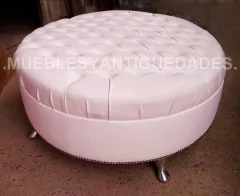 Banqueta Puff redondo capitoné con patas de metal tapizado en pana cuero vinílico ecocuero cuerina color blanco (PG107M)