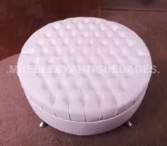 Banqueta Puff redondo capitoné con patas de metal tapizado en pana cuero vinílico ecocuero cuerina color blanco (PG107M) - comprar online
