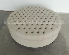 Puff redondo capitoné tapizado en pana o cuero vinílico y patas en metal macizo pulido (PG108M) - comprar online