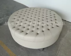 Puff redondo capitoné tapizado en pana o cuero vinílico y patas en metal macizo pulido (PG108M) - Muebles y Antiguedades - Argentina