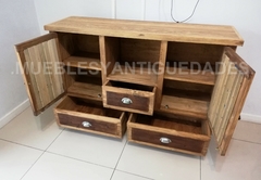 Mueble para TV / audio de diseño realizado en madera maciza con tapa de pinotea (TV109M)