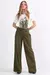 Calça pantalona em viscose texturizada