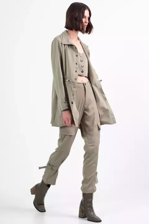 Calça reta em tecido alfaiatria