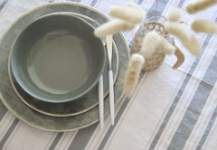 MANTEL BLANCO + MULTIRAYAS GRISES