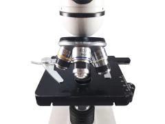 Microscopio Monocular XSP-104, Óptica Acromática, 4 Objetivos 1600x, LED ARCANO - insumotienda