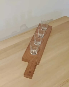 Tabla picada con 4 shots de vidrio