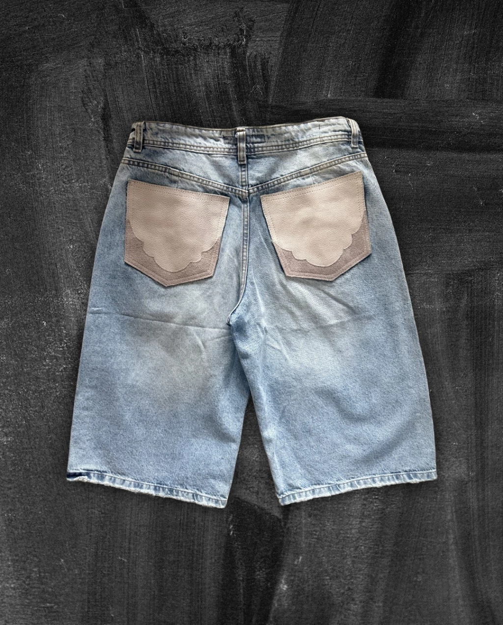 Bermuda de Jean con cuero