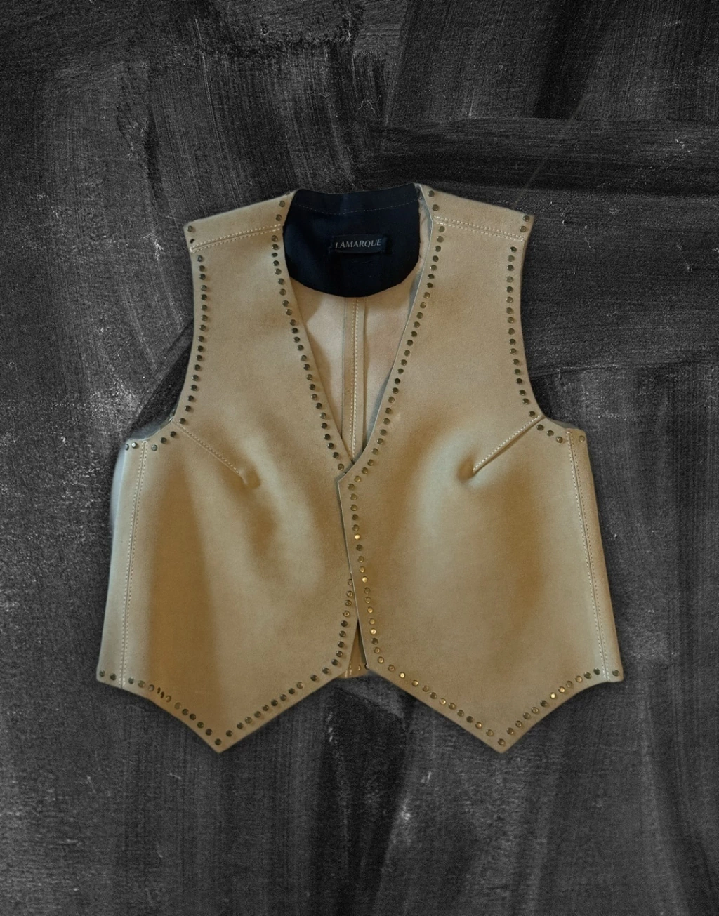 Chaleco “Luc” con tachas