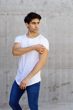 Remera Long Fit White en internet