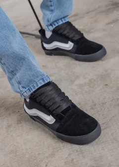 Zapas KNU Negro Suela Negra - comprar online