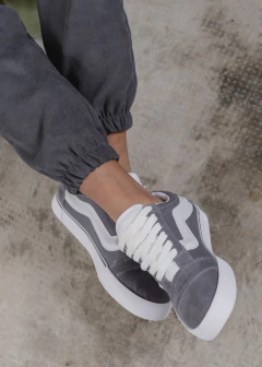 Zapas KNU Gris en internet
