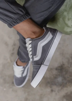 Zapas KNU Gris - comprar online