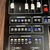 Visão detalhada do painel de controle do Órgão Instrumento Musical Acordes Premium Infinity Tabaco, mostrando botões e faders para timbres, MIDI e seleção de ritmos.