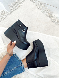 Bota Lorna